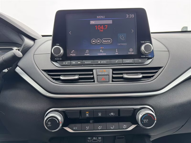 2022 Gun Metallic Nissan Altima 2.5 SV AWD Sedan