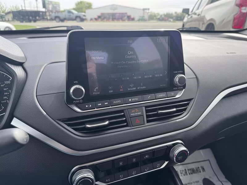 2022 Gun Metallic Nissan Altima 2.5 SV AWD Sedan