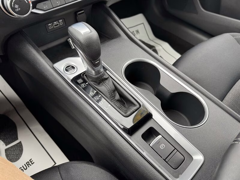 2022 Gun Metallic Nissan Altima 2.5 SV AWD Sedan