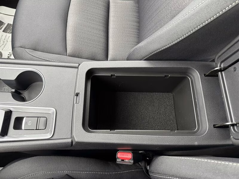 2022 Gun Metallic Nissan Altima 2.5 SV AWD Sedan