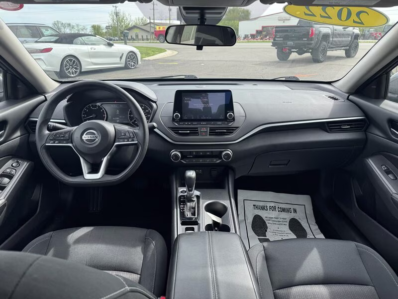 2022 Gun Metallic Nissan Altima 2.5 SV AWD Sedan