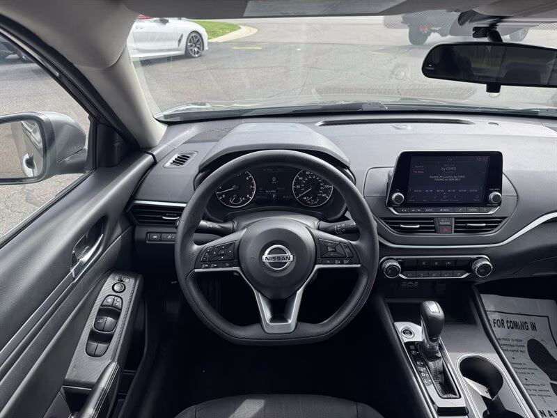 2022 Gun Metallic Nissan Altima 2.5 SV AWD Sedan