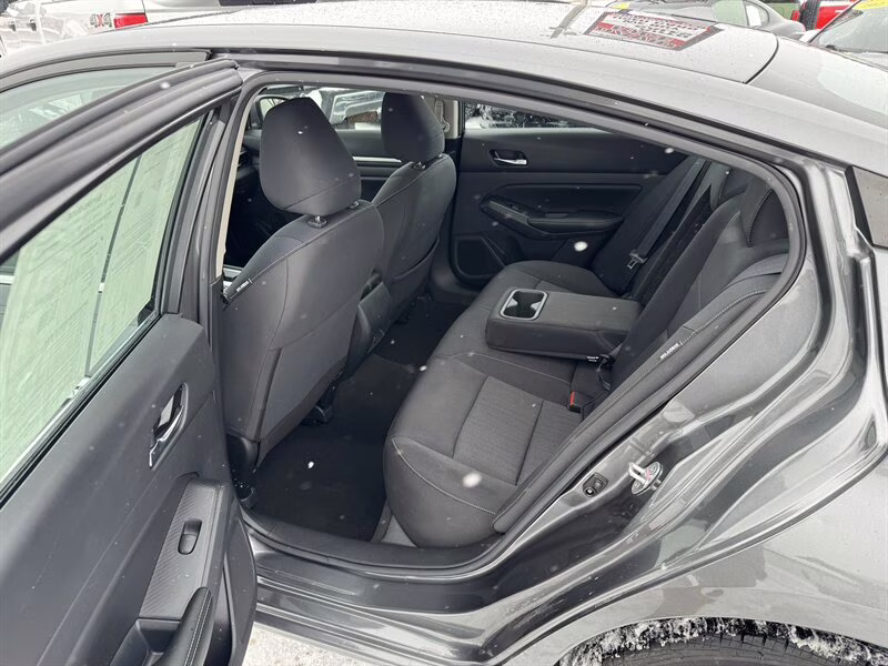 2022 Gun Metallic Nissan Altima 2.5 SV AWD Sedan