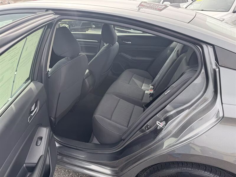 2022 Gun Metallic Nissan Altima 2.5 SV AWD Sedan
