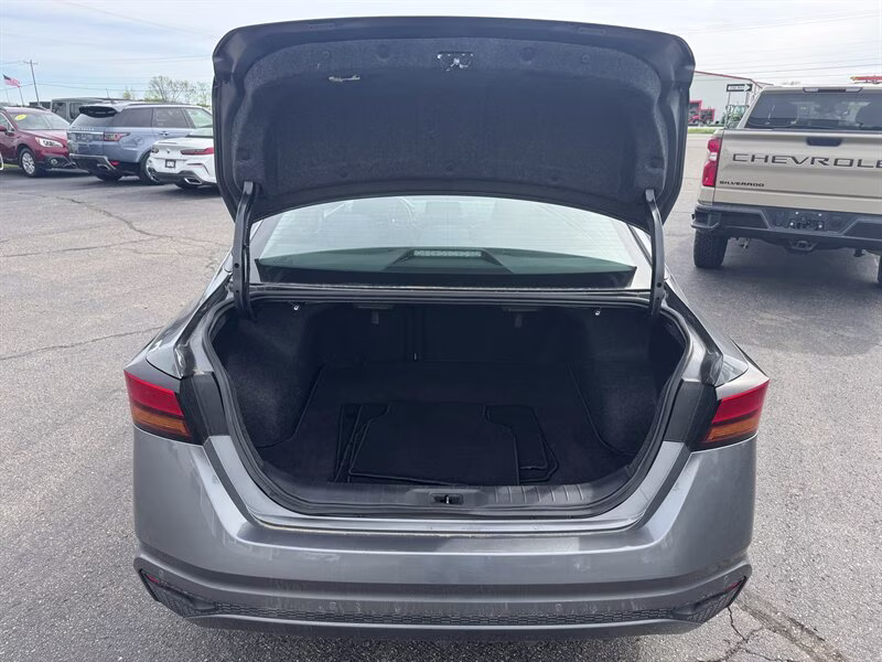 2022 Gun Metallic Nissan Altima 2.5 SV AWD Sedan