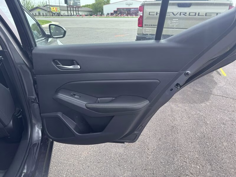 2022 Gun Metallic Nissan Altima 2.5 SV AWD Sedan