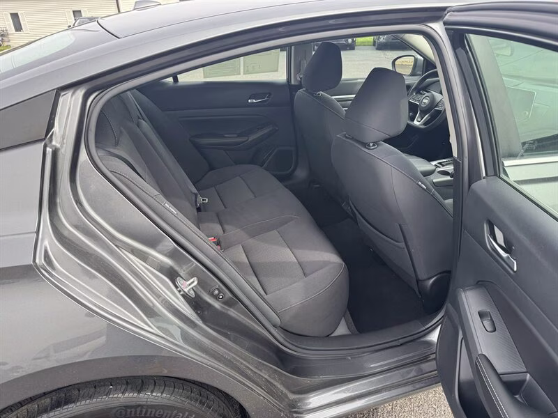 2022 Gun Metallic Nissan Altima 2.5 SV AWD Sedan