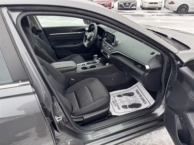 2022 Gun Metallic Nissan Altima 2.5 SV AWD Sedan