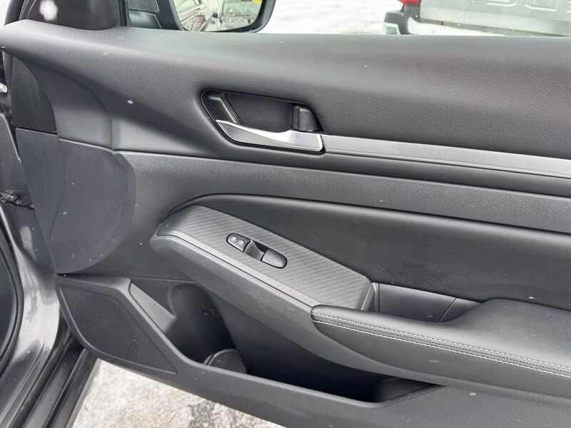 2022 Gun Metallic Nissan Altima 2.5 SV AWD Sedan