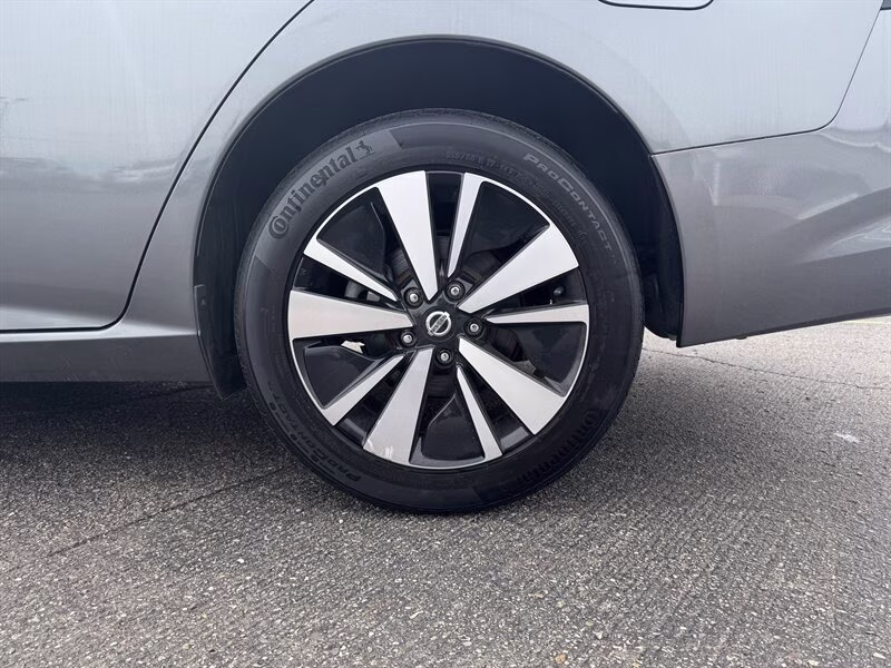 2022 Gun Metallic Nissan Altima 2.5 SV AWD Sedan