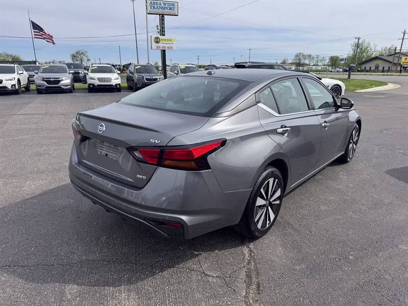 2022 Gun Metallic Nissan Altima 2.5 SV AWD Sedan