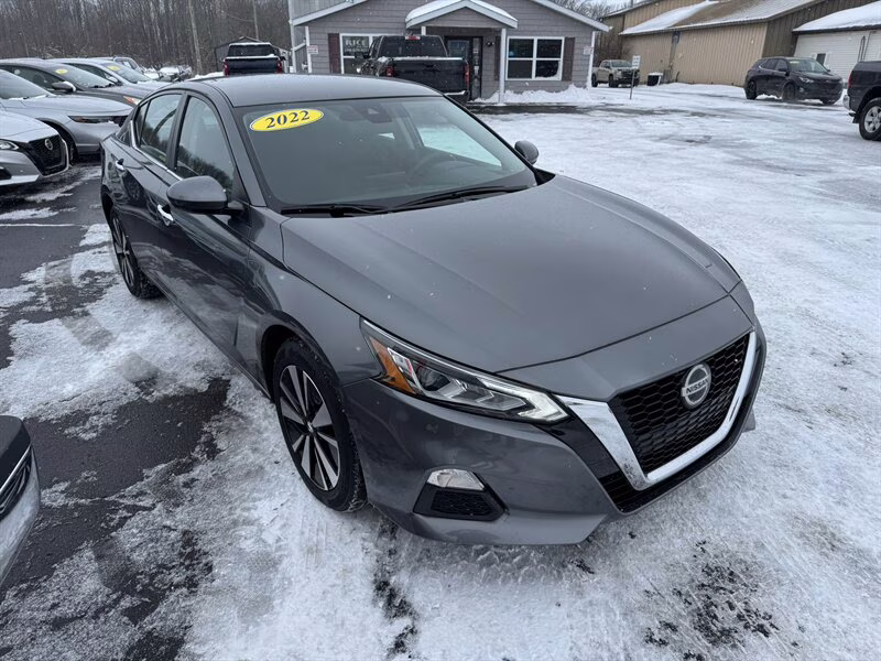2022 Gun Metallic Nissan Altima 2.5 SV AWD Sedan