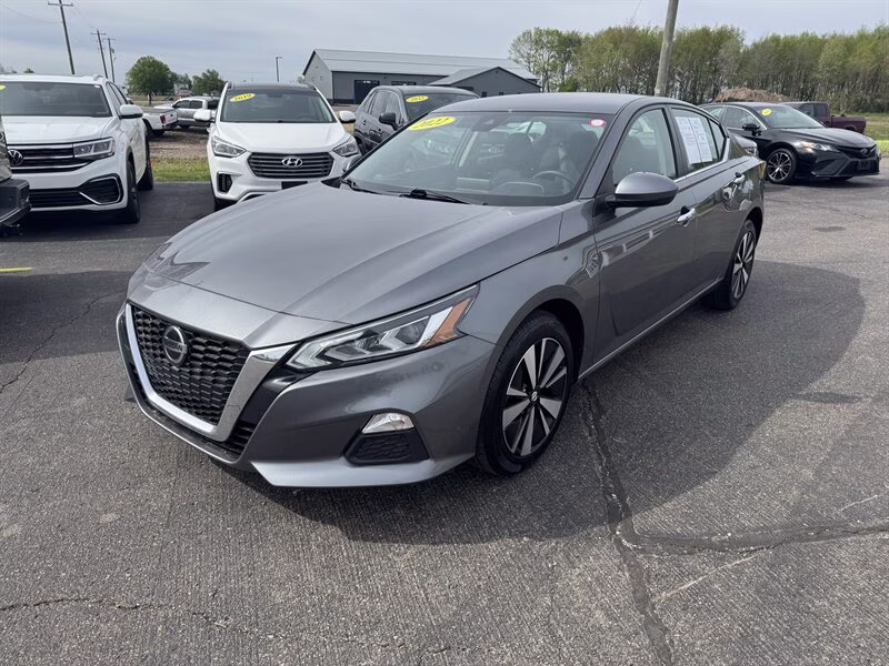 2022 Gun Metallic Nissan Altima 2.5 SV AWD Sedan
