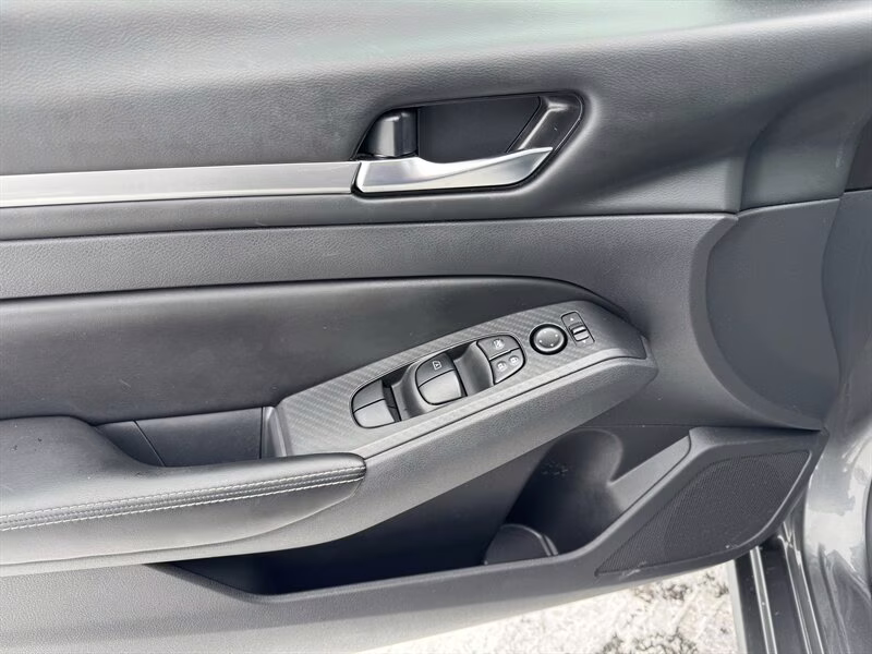 2022 Gun Metallic Nissan Altima 2.5 SV AWD Sedan