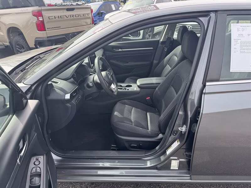 2022 Gun Metallic Nissan Altima 2.5 SV AWD Sedan