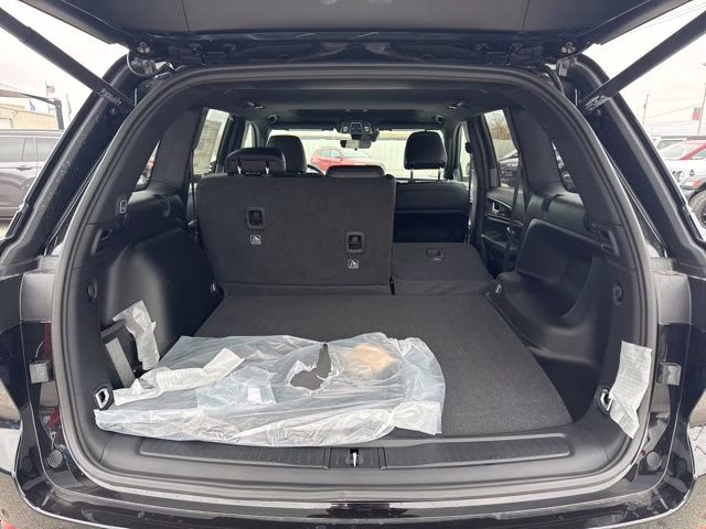 2026 Diamond Black Jeep Grand Cherokee Altitude RWD SUV