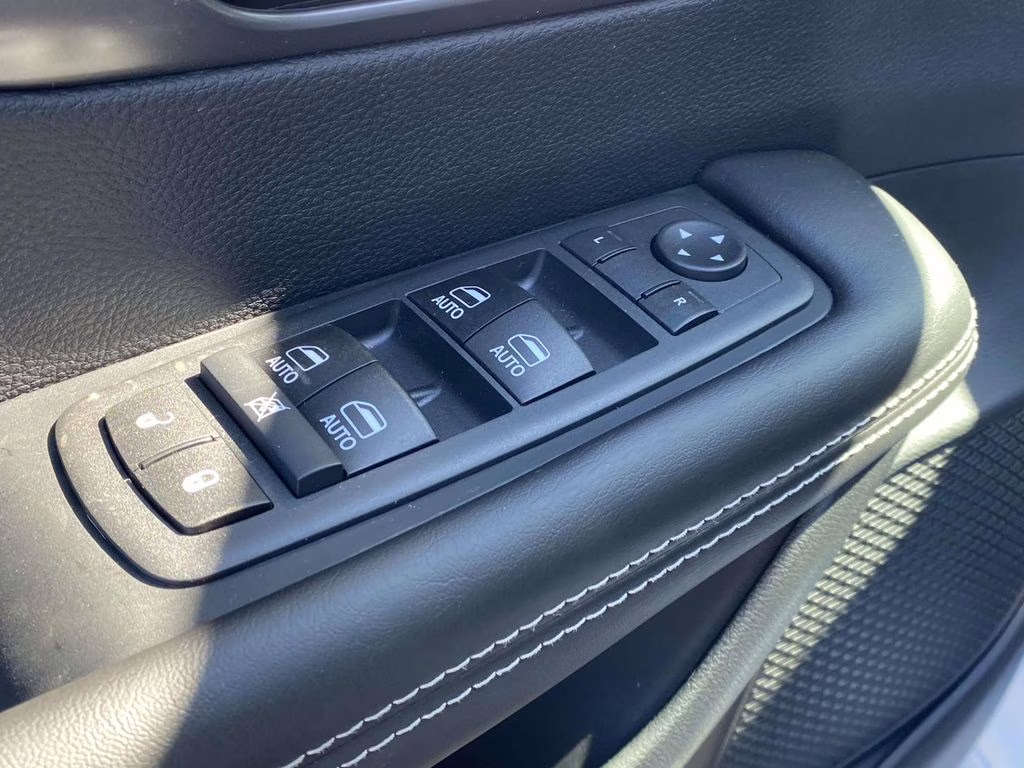 2026 Bright White Clearcoat Chrysler Pacifica Select FWD Van