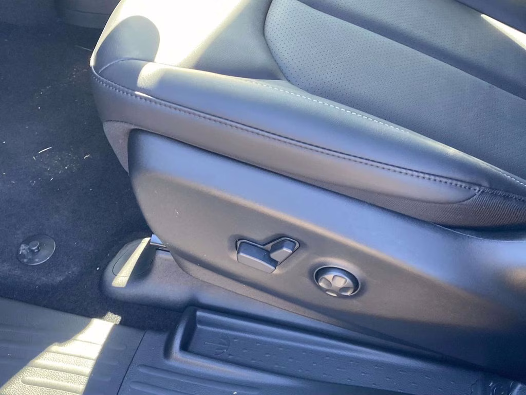 2026 Bright White Clearcoat Chrysler Pacifica Select FWD Van