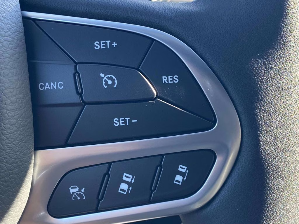 2026 Bright White Clearcoat Chrysler Pacifica Select FWD Van