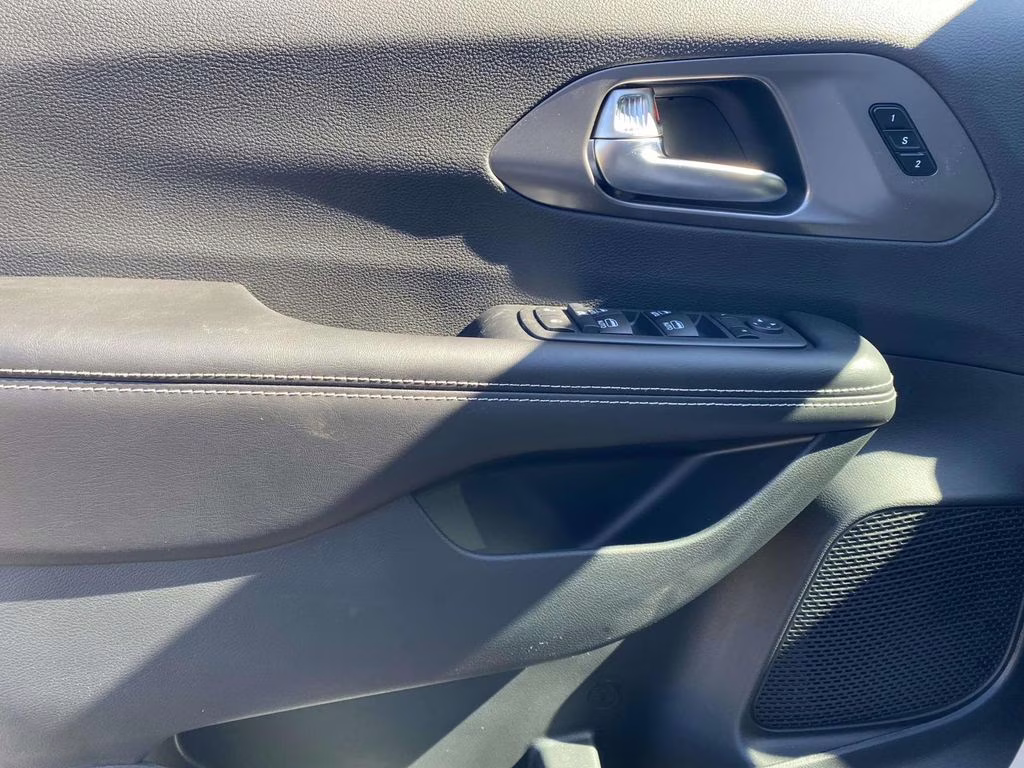 2026 Bright White Clearcoat Chrysler Pacifica Select FWD Van