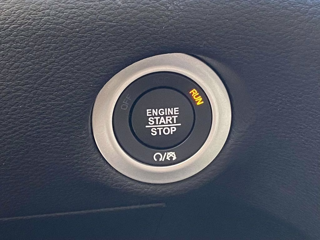 2026 Bright White Clearcoat Chrysler Pacifica Select FWD Van