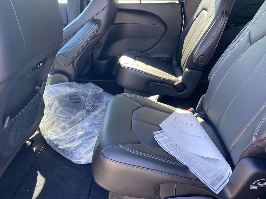 2026 Bright White Clearcoat Chrysler Pacifica Select FWD Van