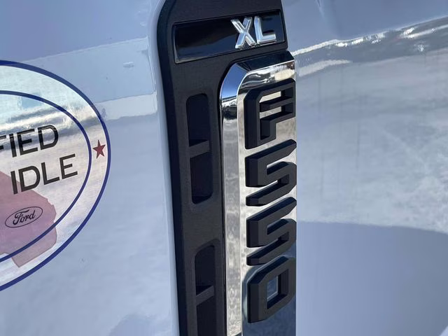 2026 Oxford White Ford Super Duty F-550 DRW XL RWD Chassis