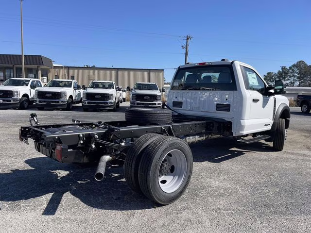 2026 Oxford White Ford Super Duty F-550 DRW XL RWD Chassis