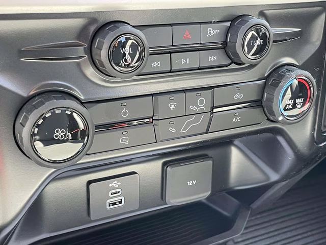 2026 Oxford White Ford Super Duty F-550 DRW XL RWD Chassis