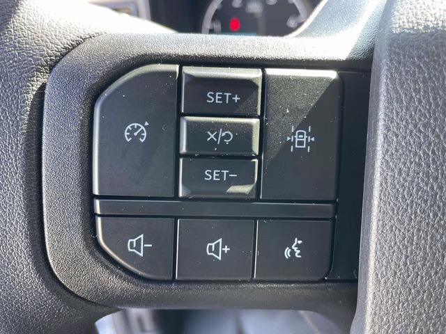 2026 Oxford White Ford Super Duty F-550 DRW XL RWD Chassis