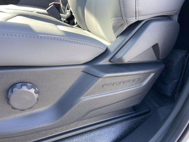 2026 Oxford White Ford Super Duty F-550 DRW XL RWD Chassis