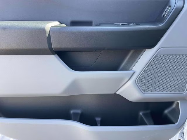 2026 Oxford White Ford Super Duty F-550 DRW XL RWD Chassis