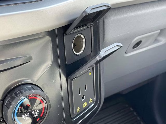 2026 Oxford White Ford Super Duty F-550 DRW XL RWD Chassis