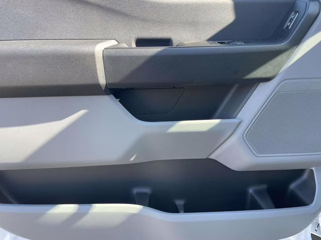 2026 Oxford White Ford Super Duty F-550 DRW XL 4X4 Chassis