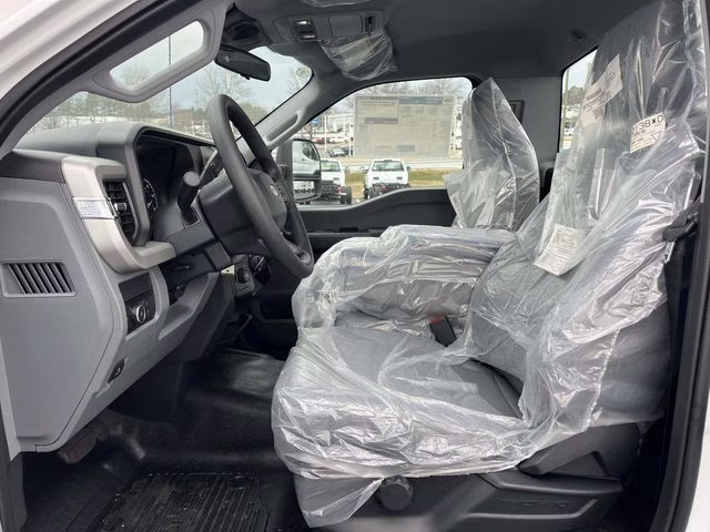 2026 Oxford White Ford Super Duty F-550 DRW XL 4X4 Chassis