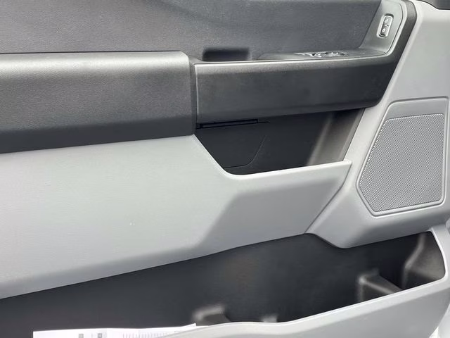 2026 Oxford White Ford Super Duty F-450 DRW XL RWD Chassis