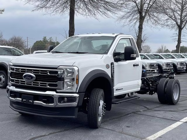 2026 Oxford White Ford Super Duty F-450 DRW XL RWD Chassis