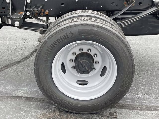 2026 Oxford White Ford Super Duty F-450 DRW XL RWD Chassis