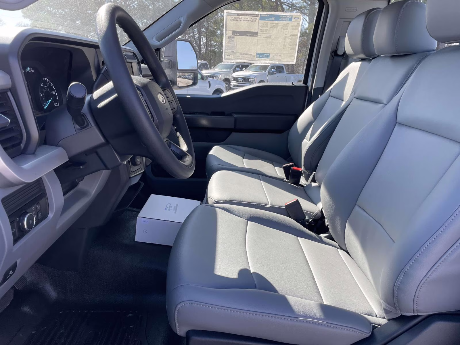 2026 Oxford White Ford Super Duty F-550 DRW XL RWD Chassis