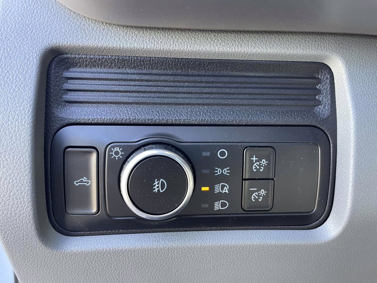 2026 Oxford White Ford Super Duty F-550 DRW XL RWD Chassis