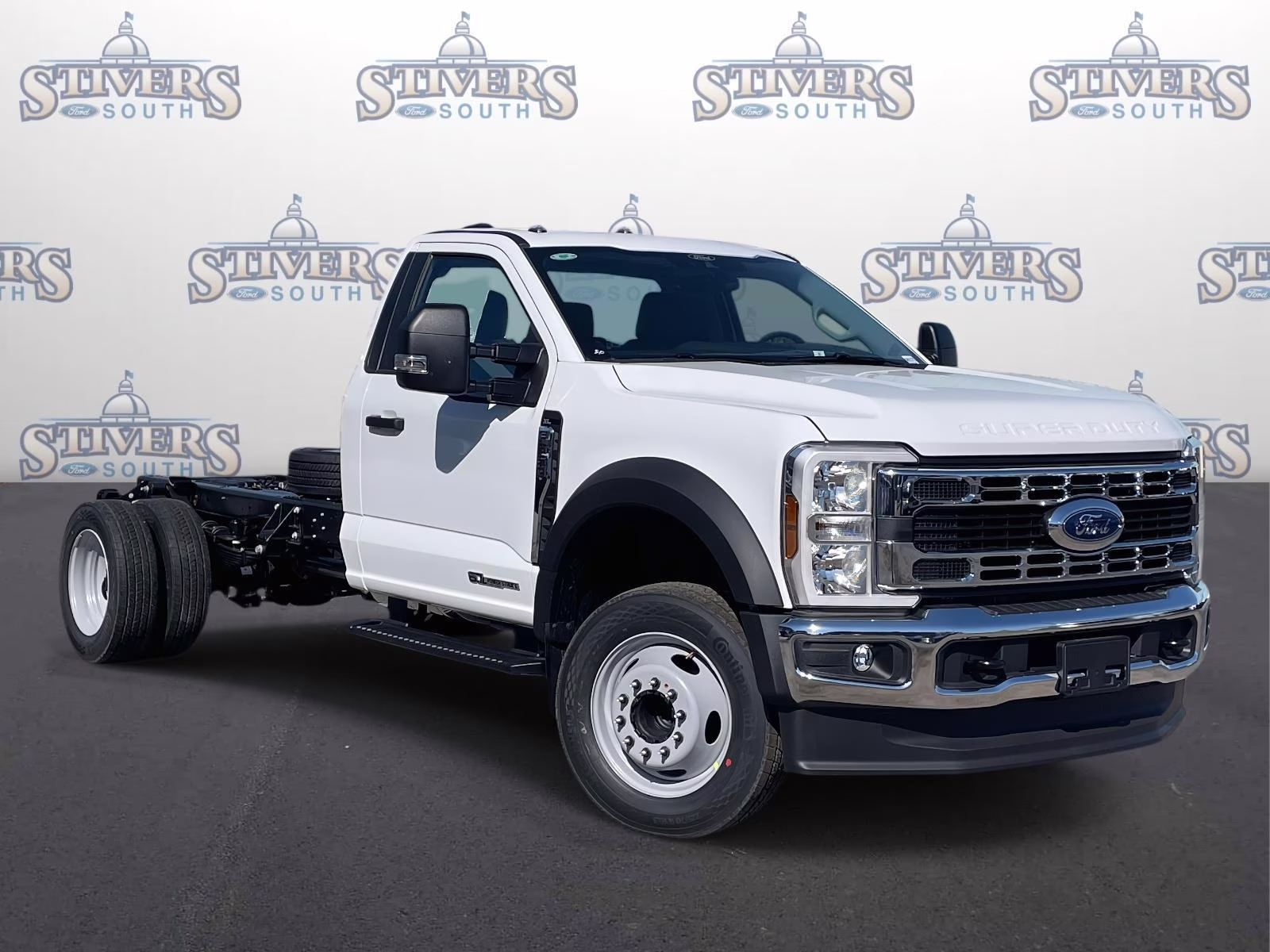 2026 Oxford White Ford Super Duty F-550 DRW XL RWD Chassis