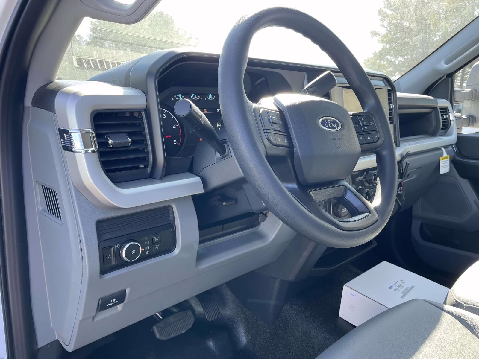 2026 Oxford White Ford Super Duty F-550 DRW XL RWD Chassis