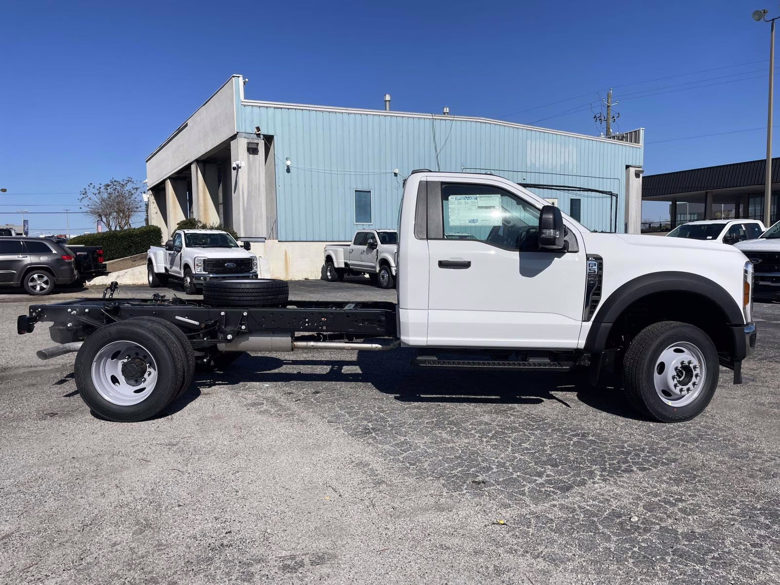 2026 Oxford White Ford Super Duty F-550 DRW XL 4X4 Chassis