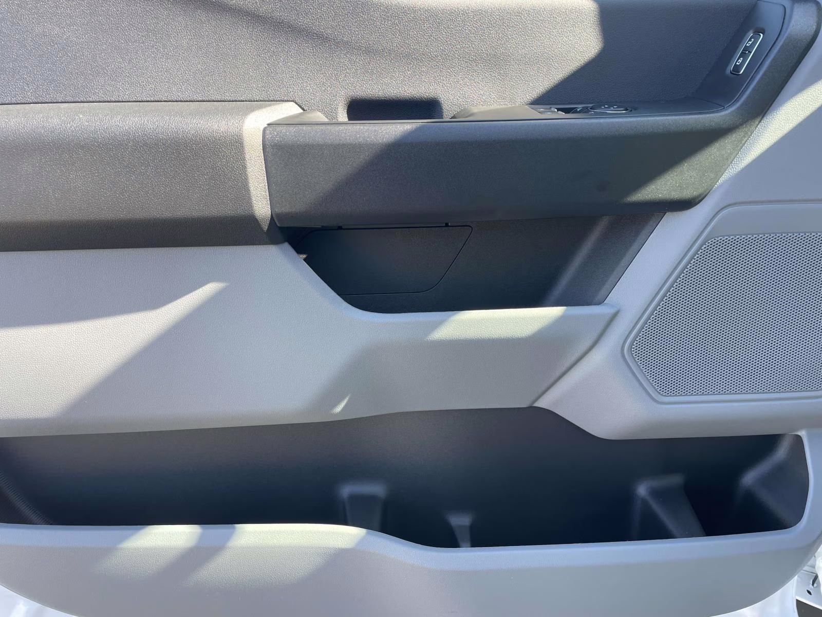 2026 Oxford White Ford Super Duty F-550 DRW XL 4X4 Chassis