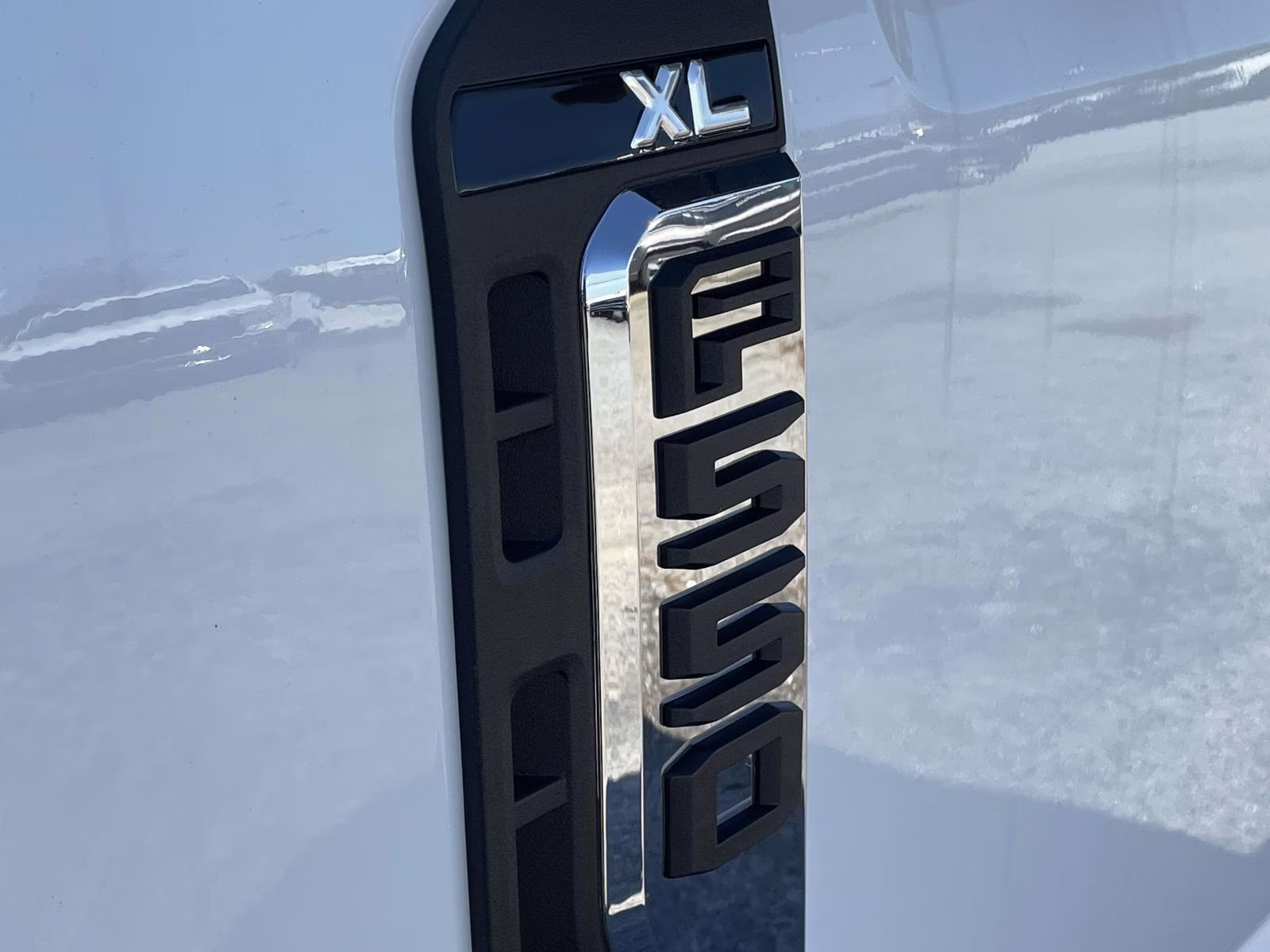 2026 Oxford White Ford Super Duty F-550 DRW XL 4X4 Chassis