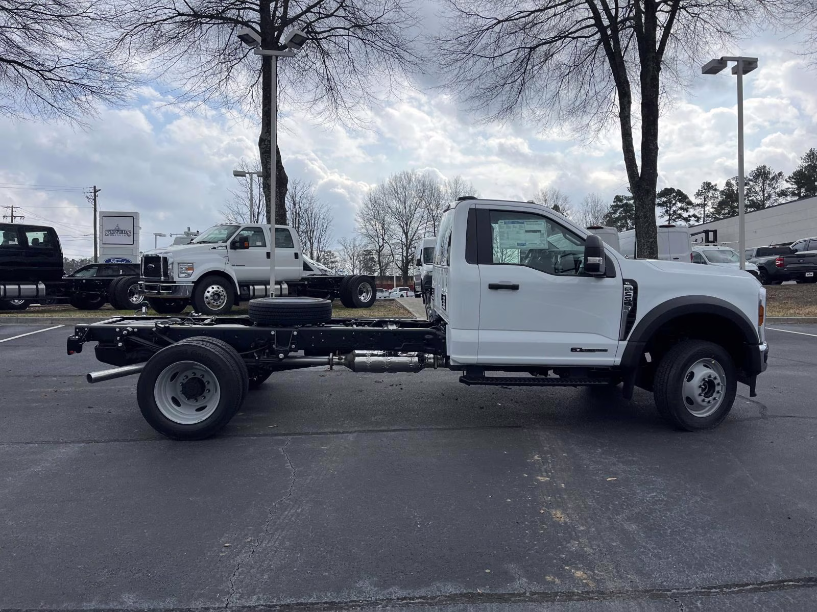 2026 Oxford White Ford Super Duty F-550 DRW XL 4X4 Chassis