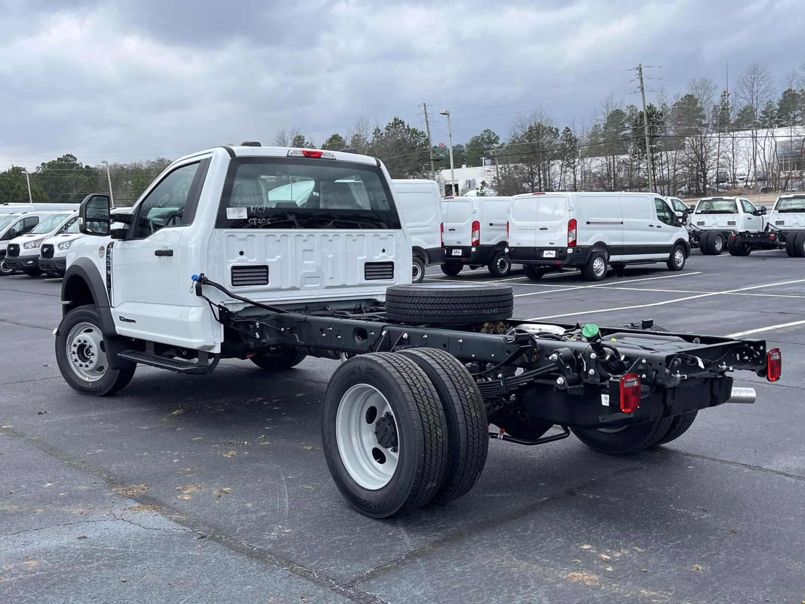 2026 Oxford White Ford Super Duty F-550 DRW XL 4X4 Chassis