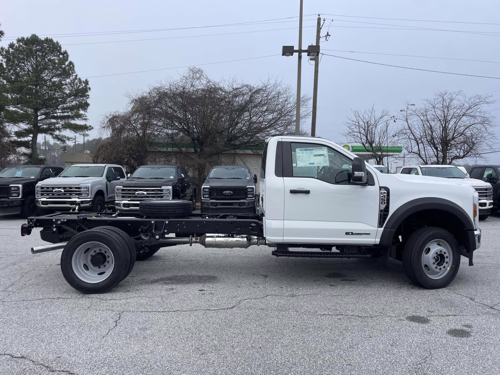 2026 Oxford White Ford Super Duty F-450 DRW XL 4X4 Chassis