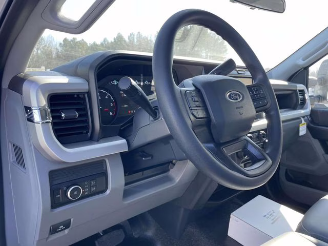 2026 Oxford White Ford Super Duty F-550 DRW XL 4X4 Chassis