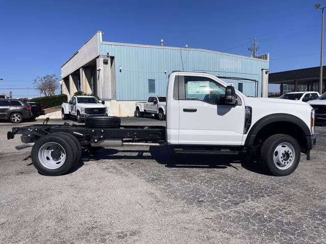 2026 Oxford White Ford Super Duty F-550 DRW XL 4X4 Chassis